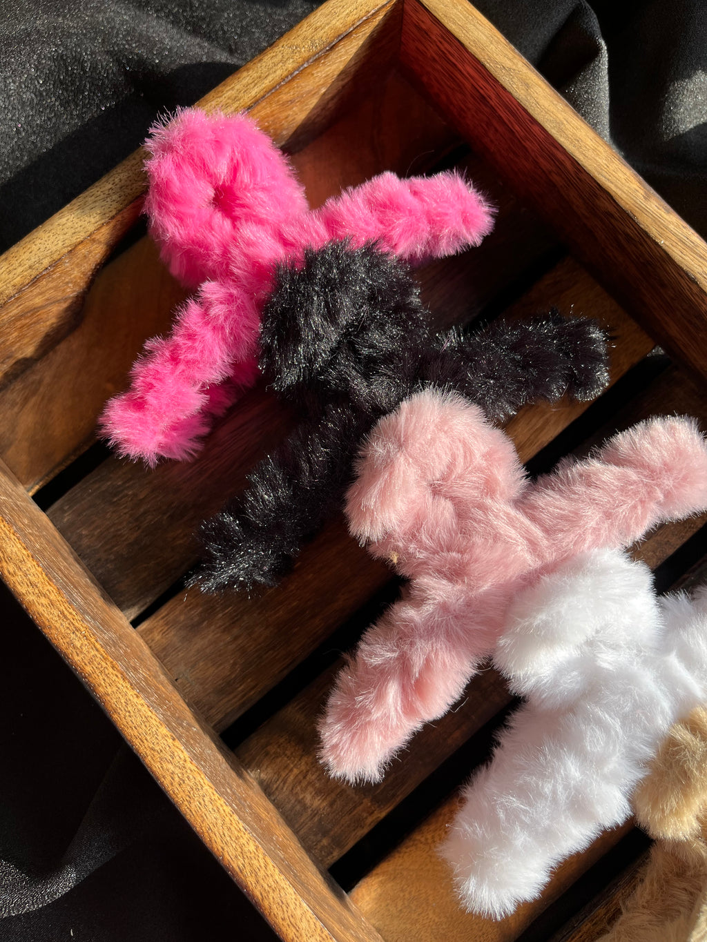 Furry claw clip
