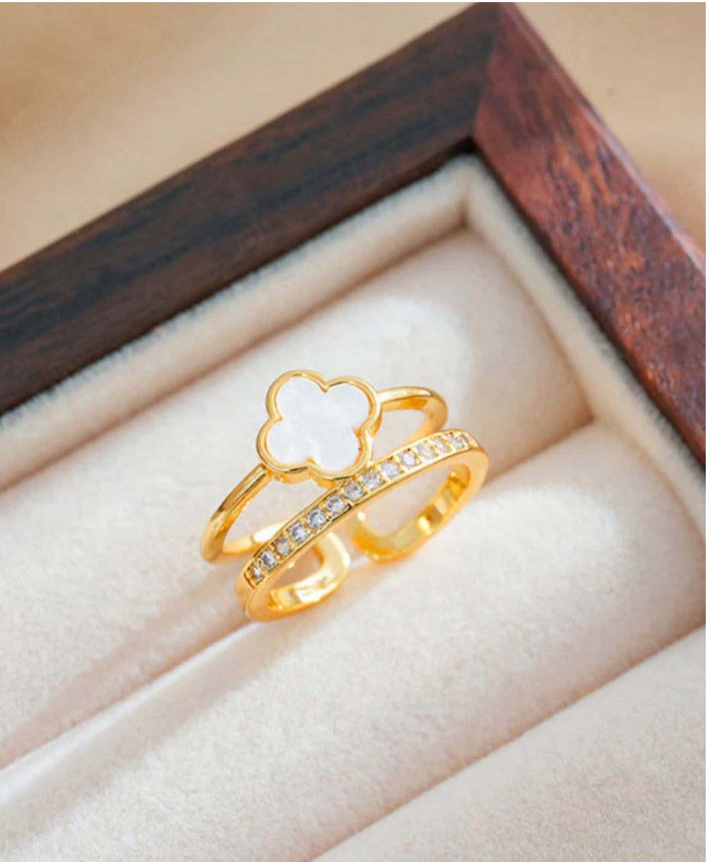 Anti - Tarnish Vancleef Ring