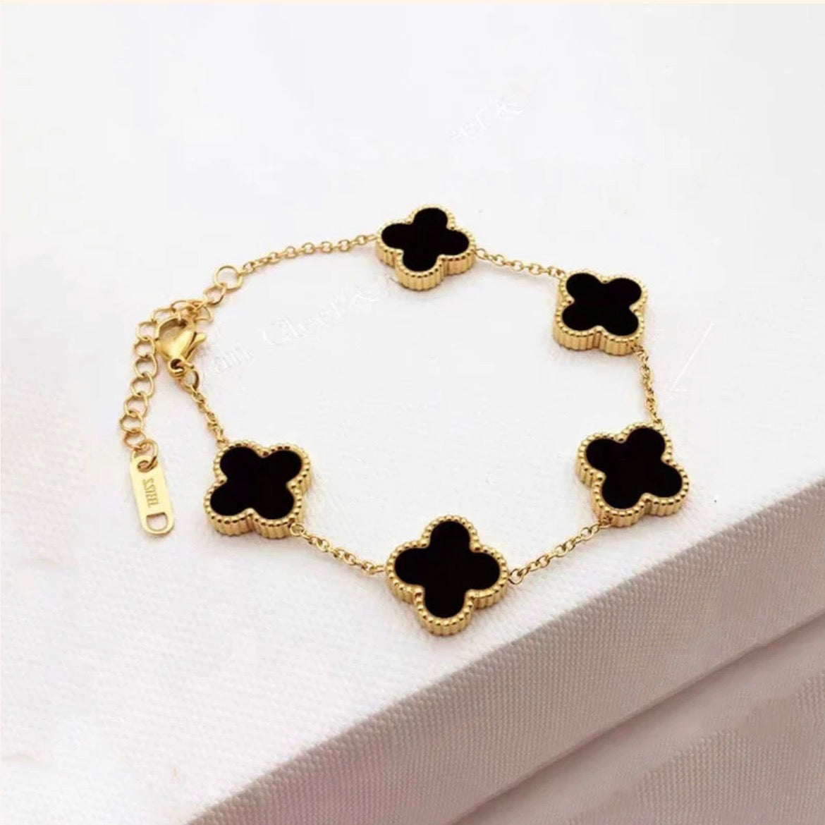 Viral Vancleef Bracelet Black colour