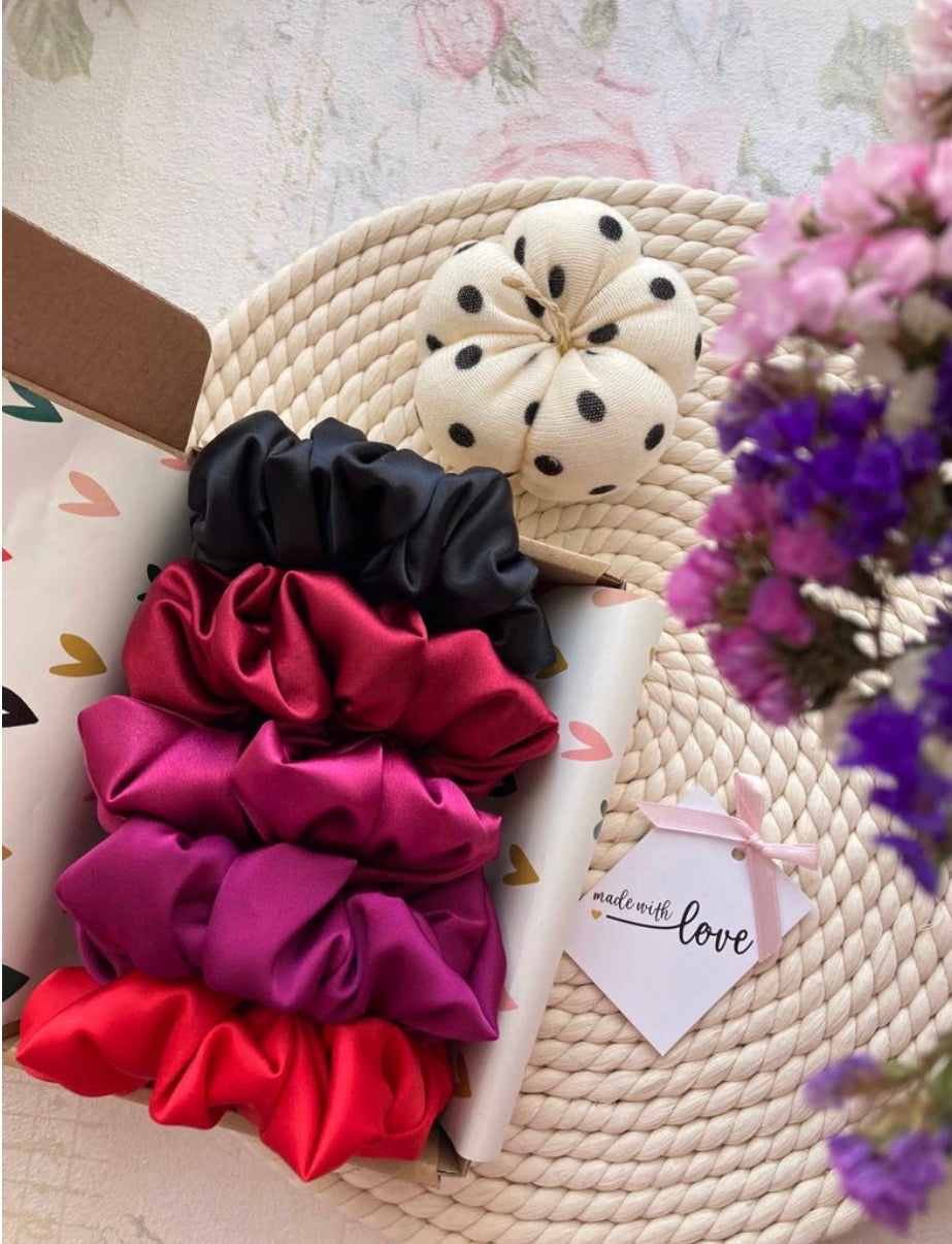 Set of 5 fluffy scrunchies