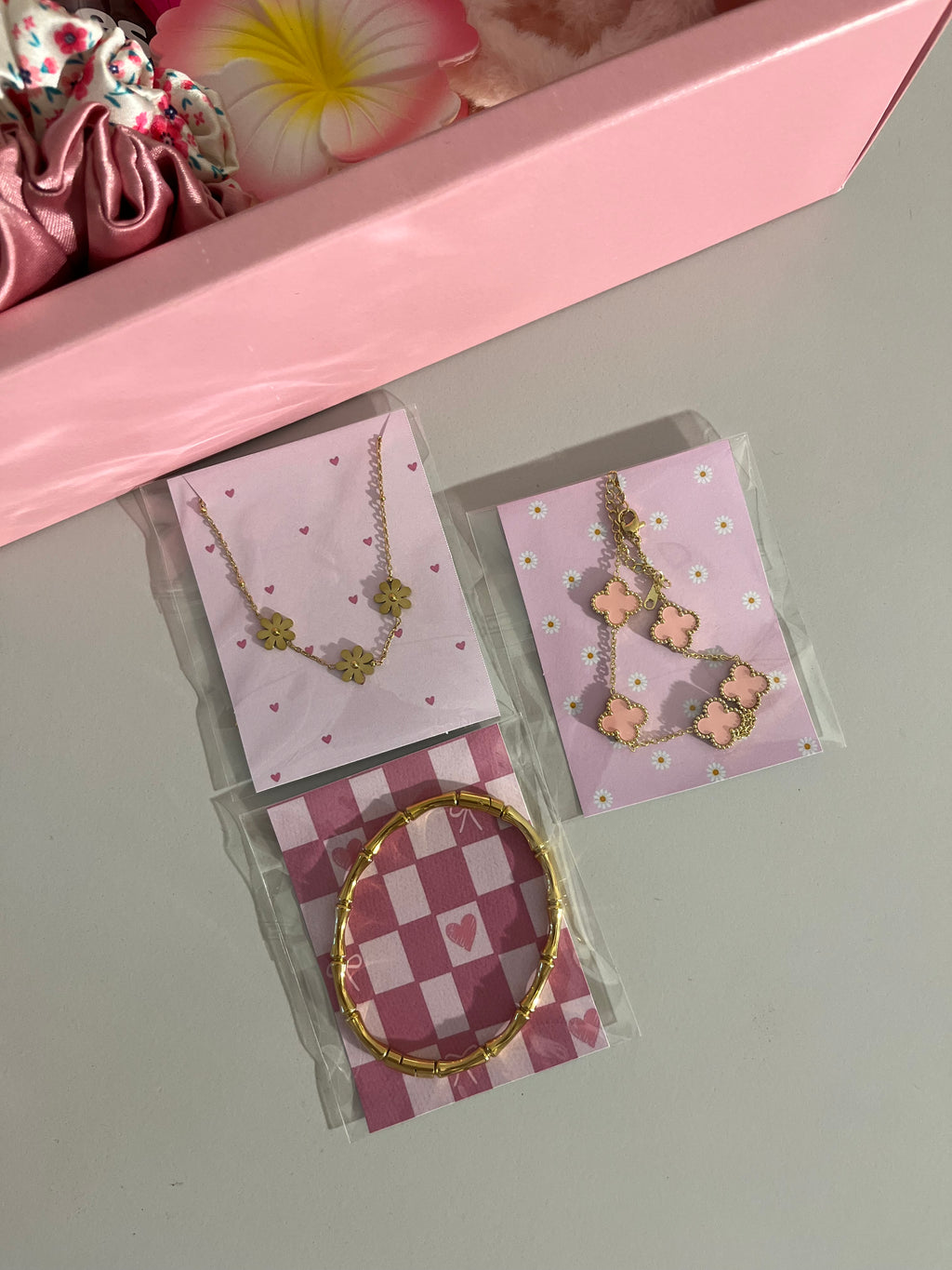 Pink theme gift hamper ✨🌸(with premium jewellery and accessories)