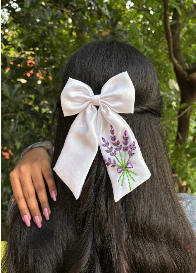 Handmade embroidery bow tulip design