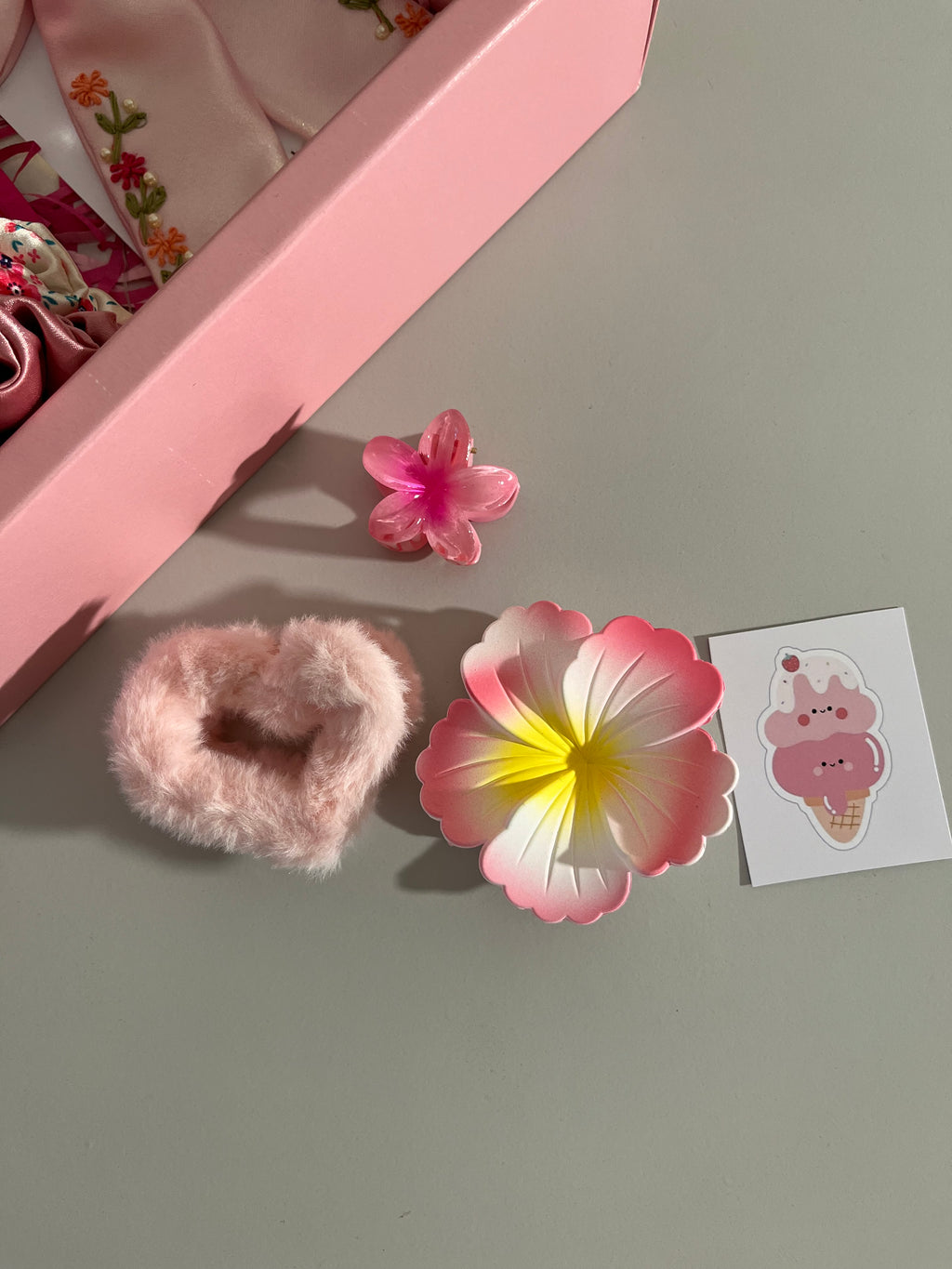 Pink theme gift hamper ✨🌸(with premium jewellery and accessories)