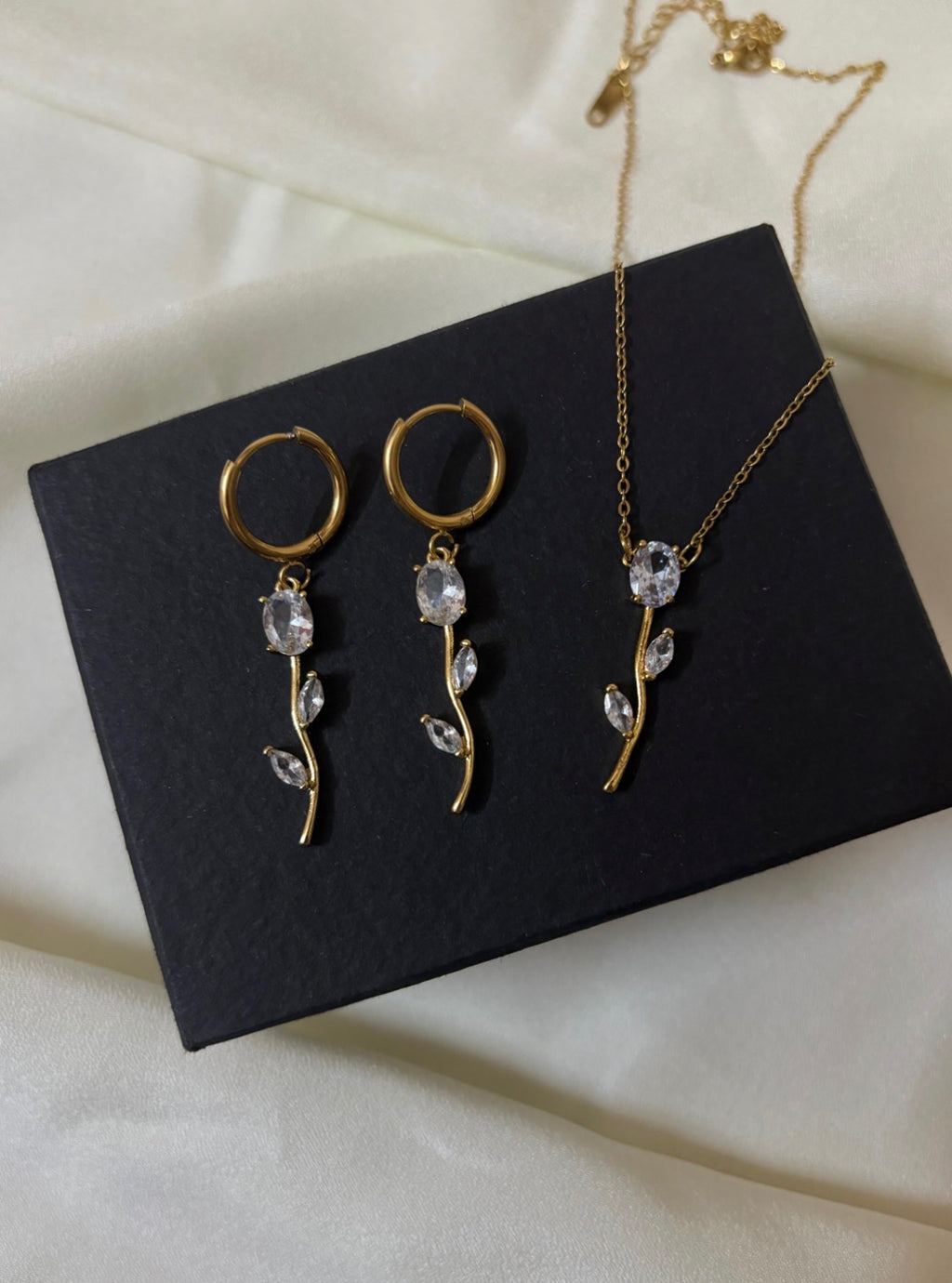 White Tulip Necklace (Anti - Tarnish)