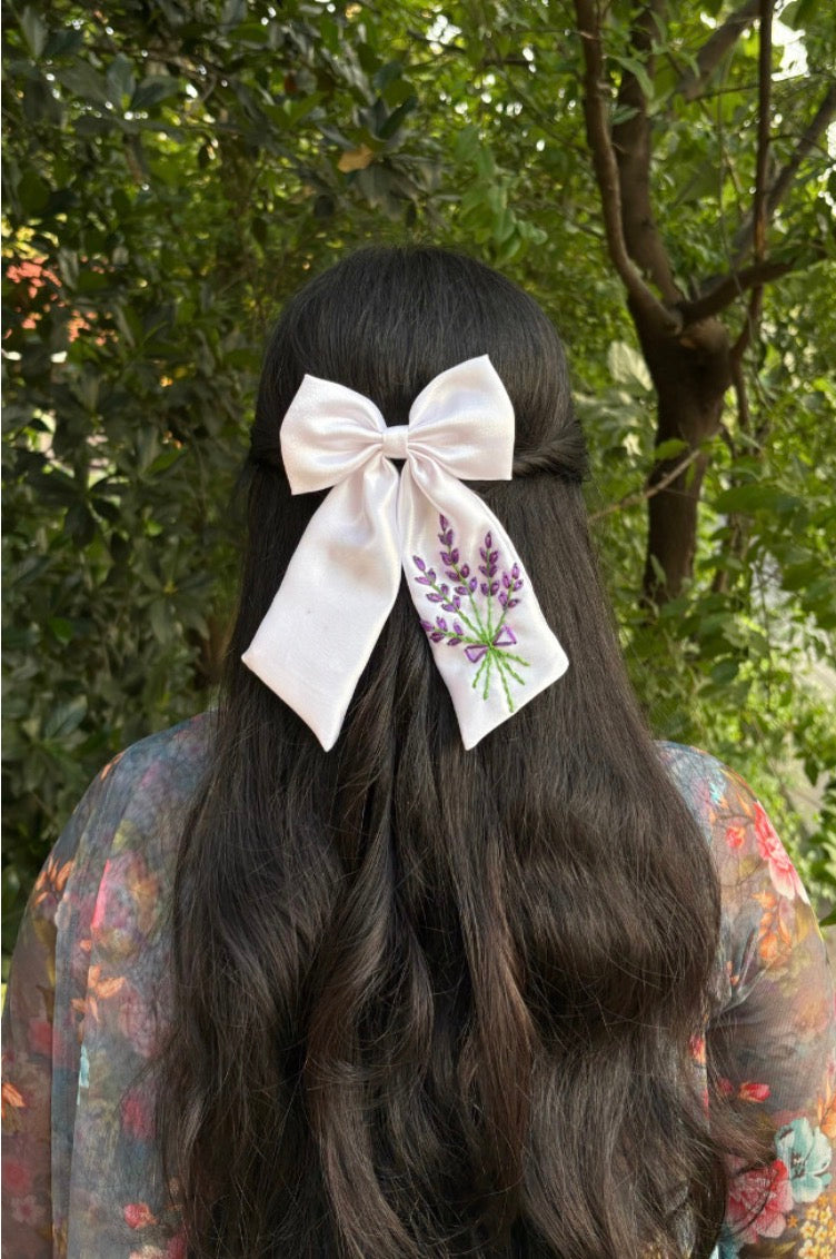 Handmade embroidery bow tulip design