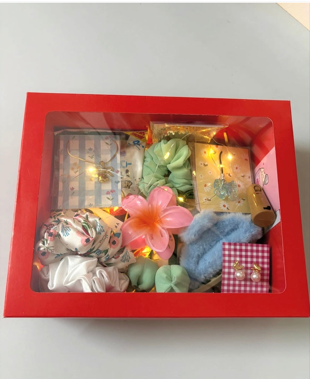 Budget friendly premium gift hamper (jewellery,bows etc)