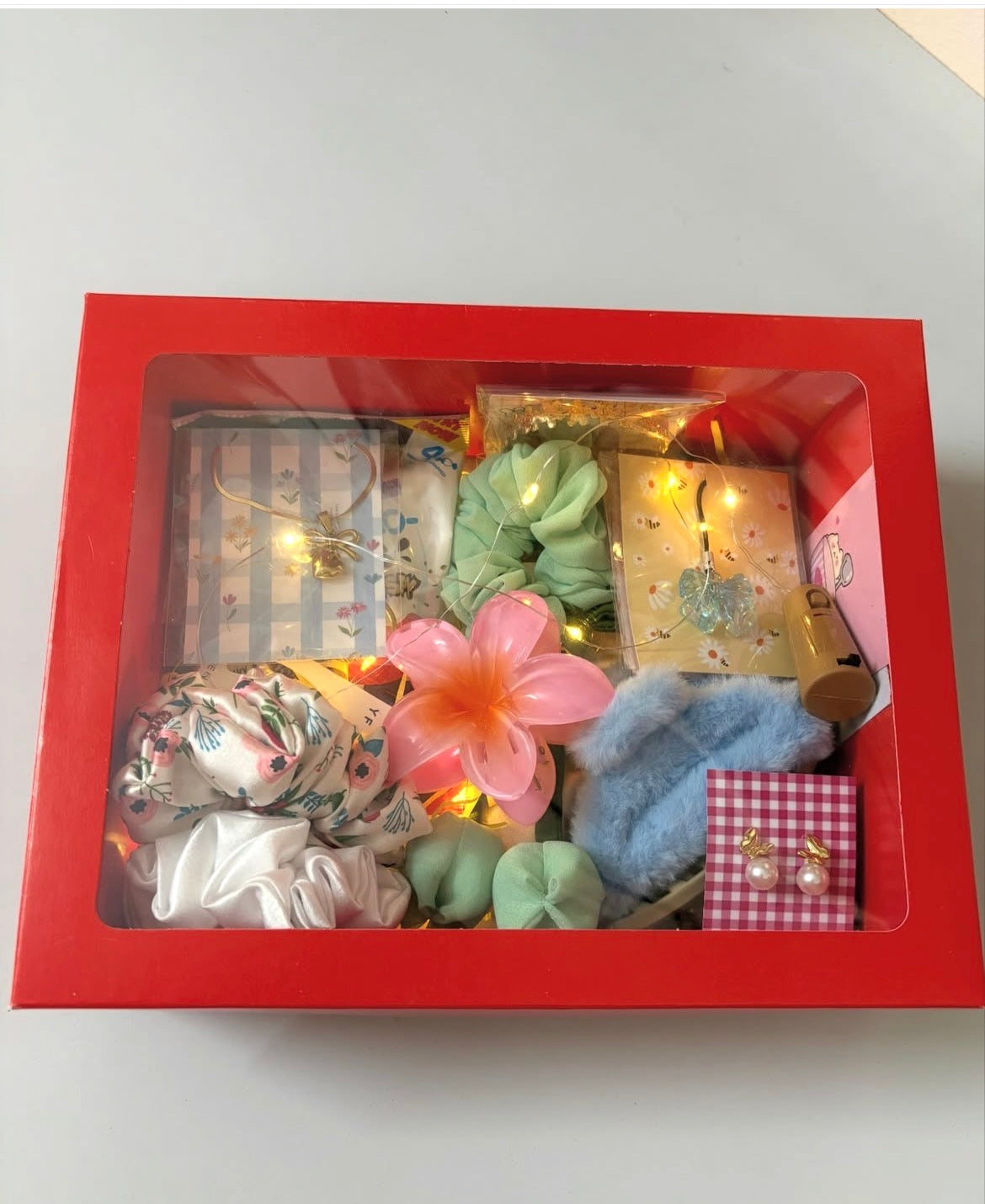 Budget friendly premium gift hamper (jewellery,bows etc)