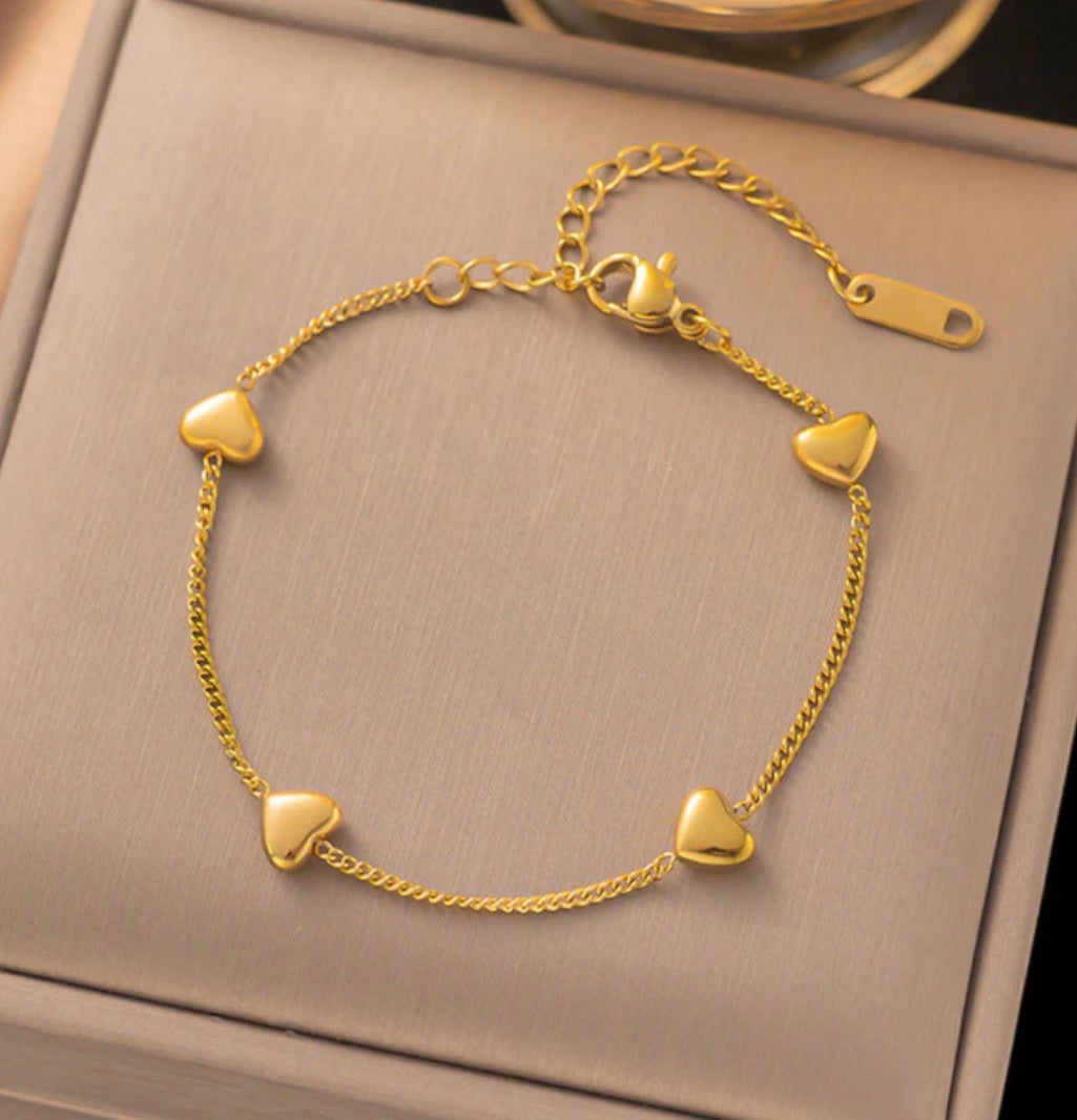 Anti - Tarnish Heart Bracelet