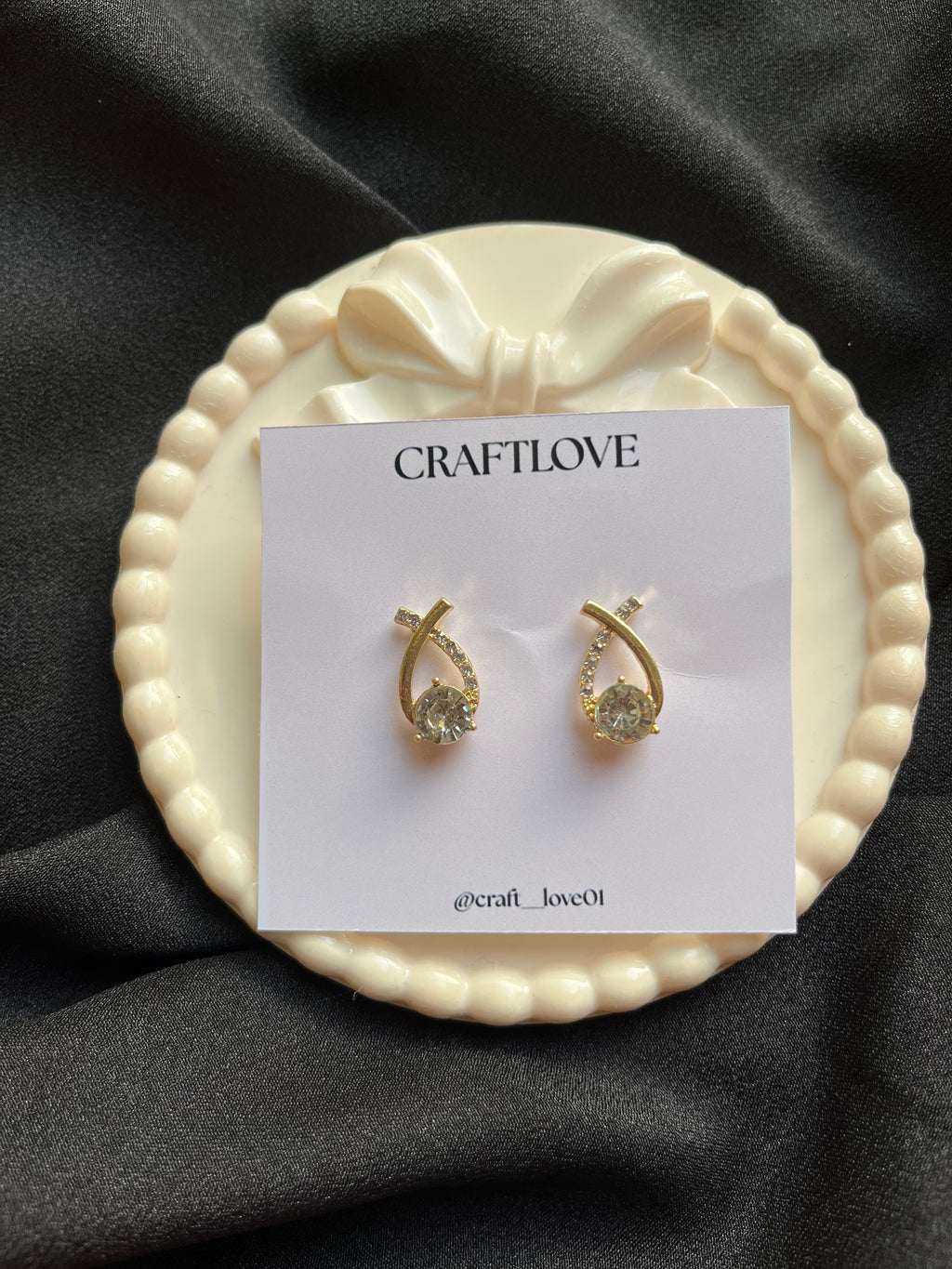 Minimal stone earring