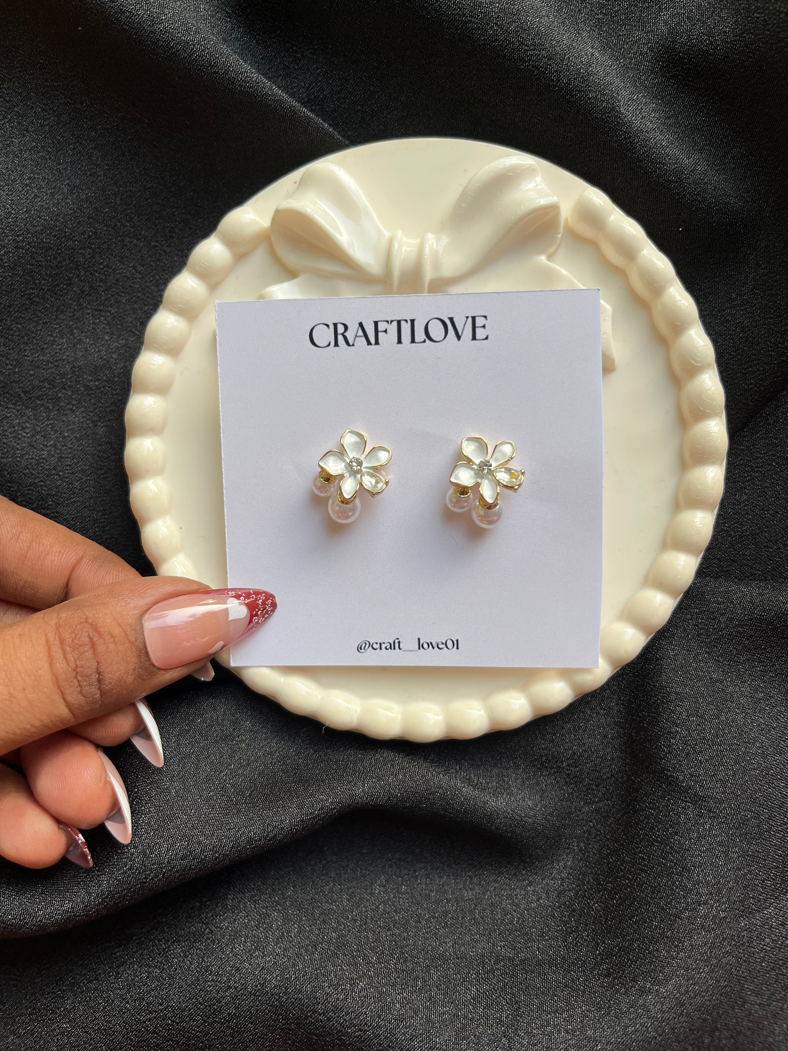 Pinteresty minimal flower with stone and pearl earring