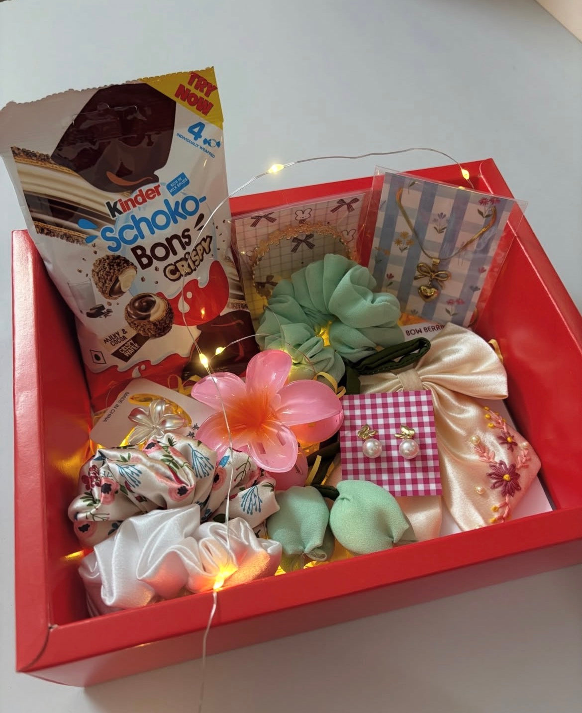 Budget friendly premium gift hamper (jewellery,bows etc)