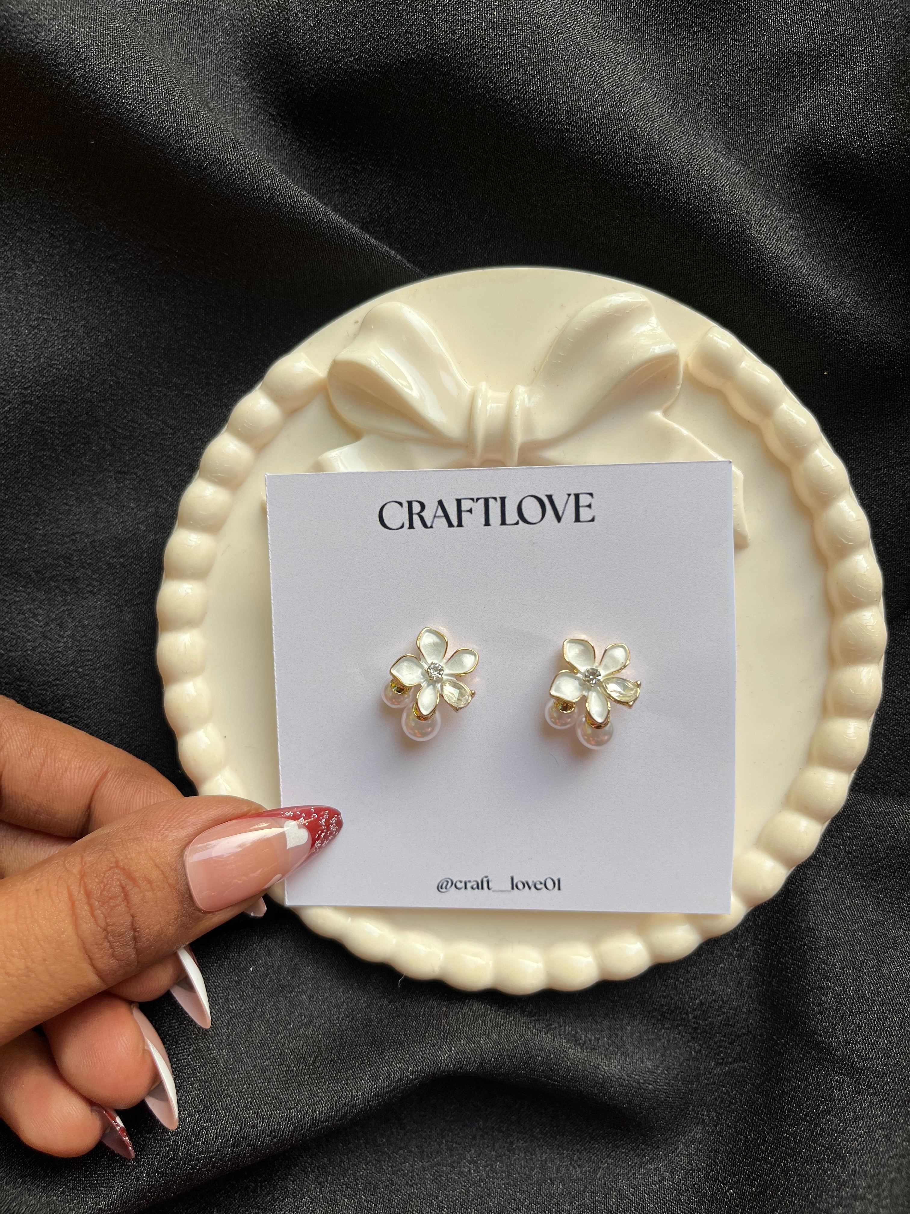 Pinteresty minimal flower with stone and pearl earring