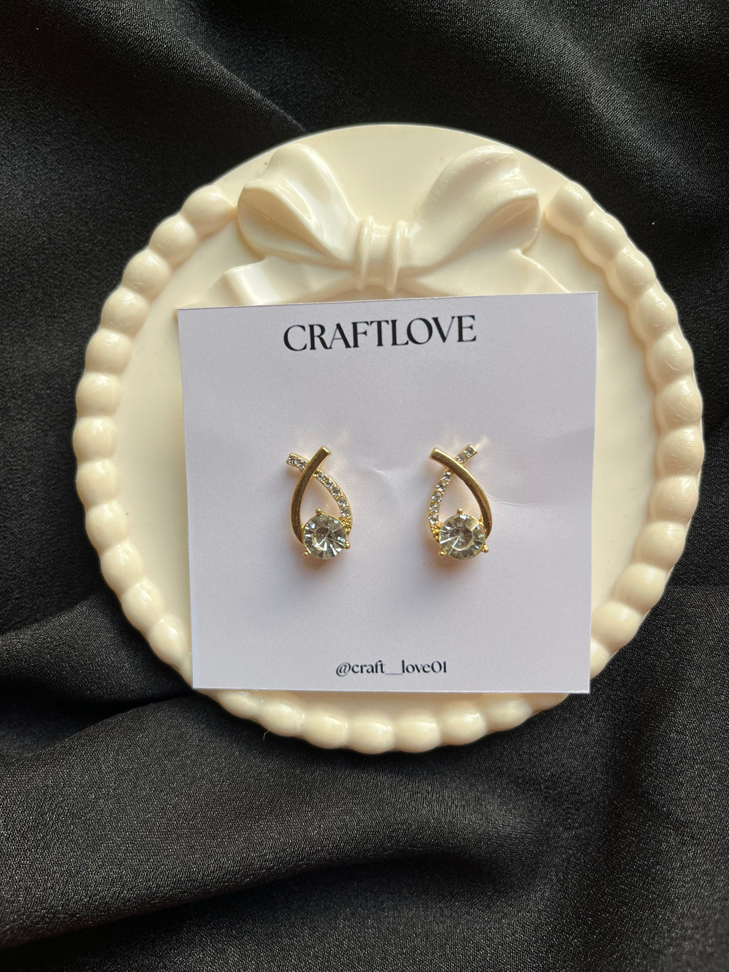 Minimal stone earring