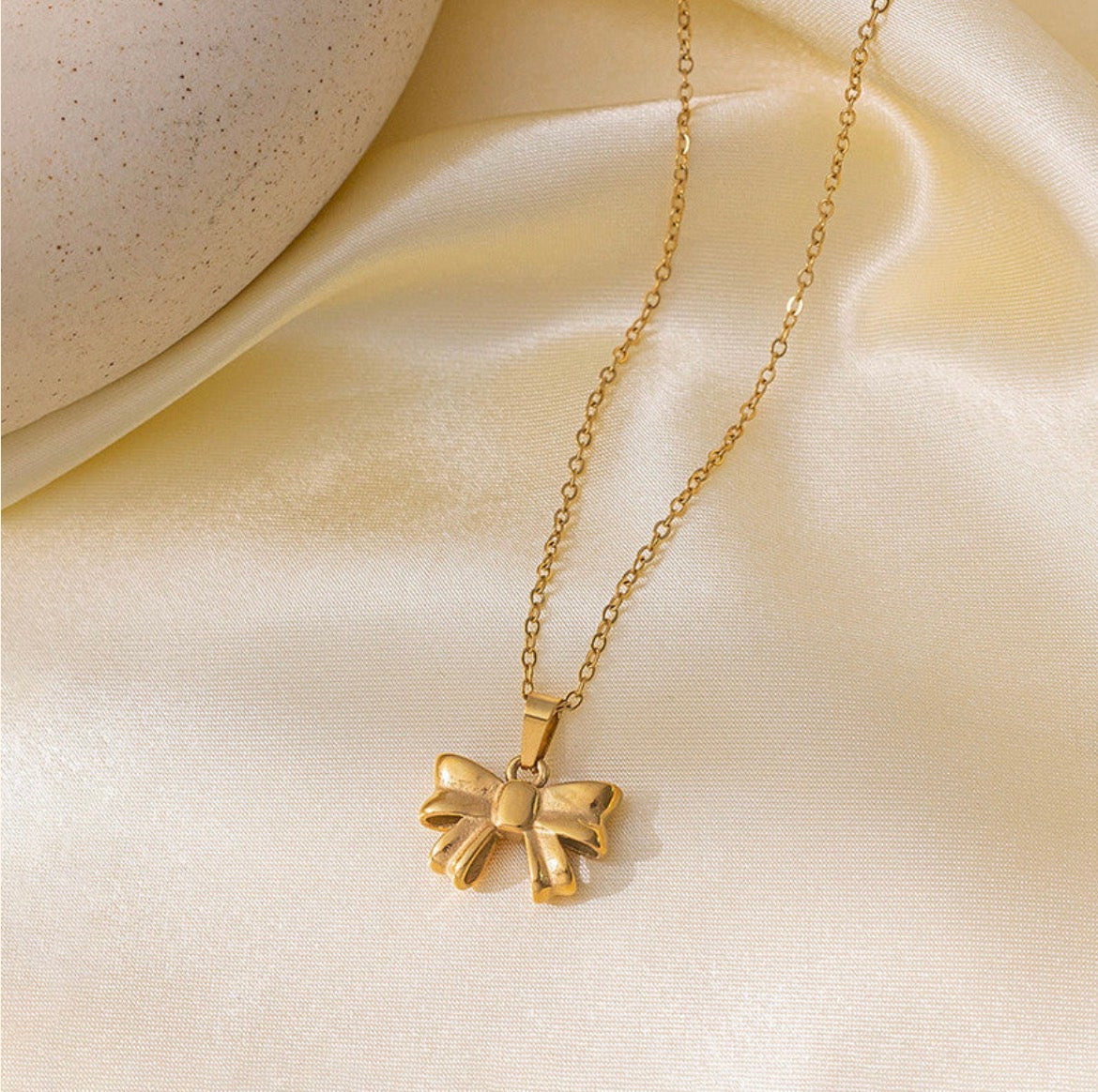 Anti - tarnish bow necklace