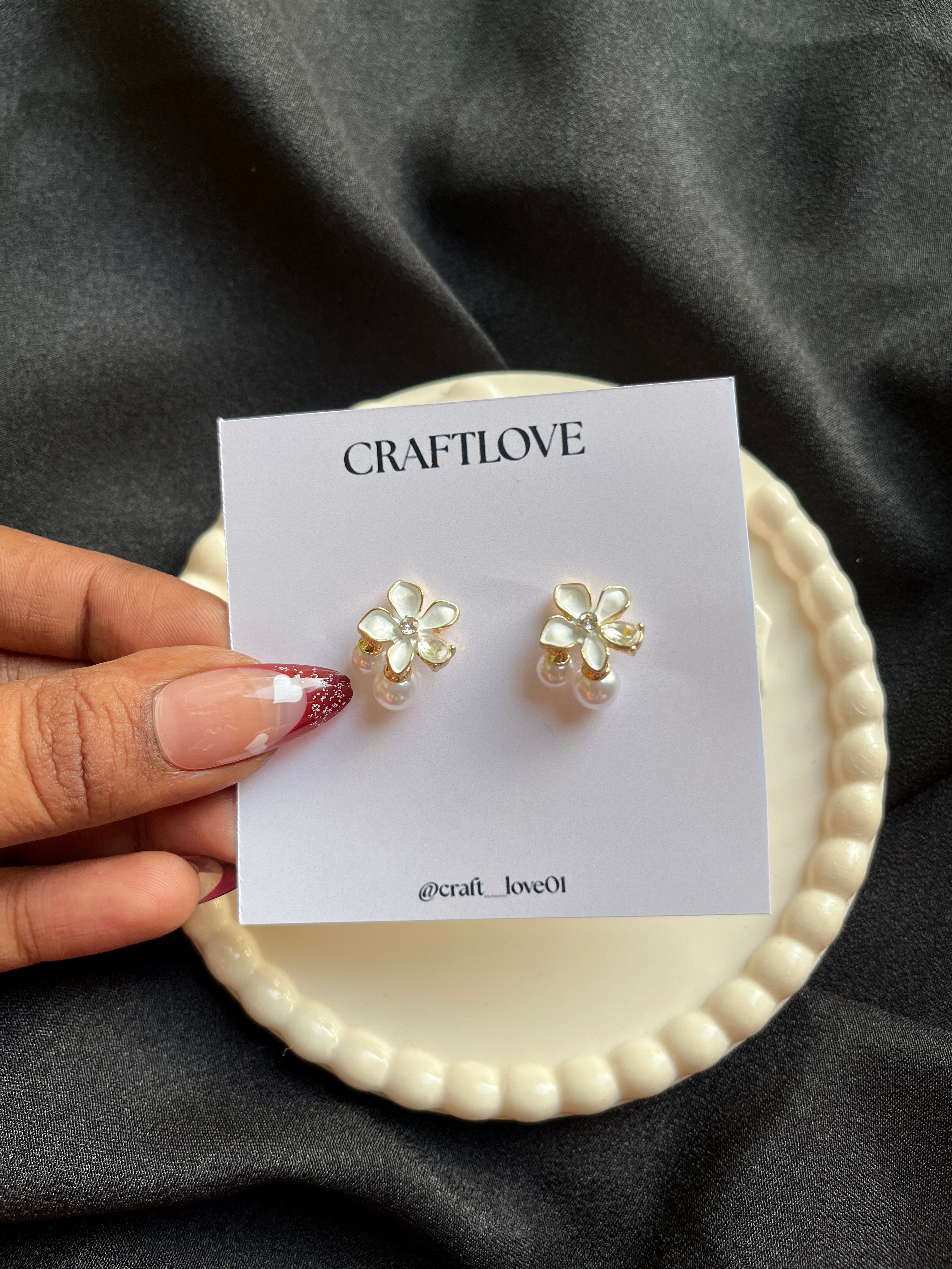 Pinteresty minimal flower with stone and pearl earring
