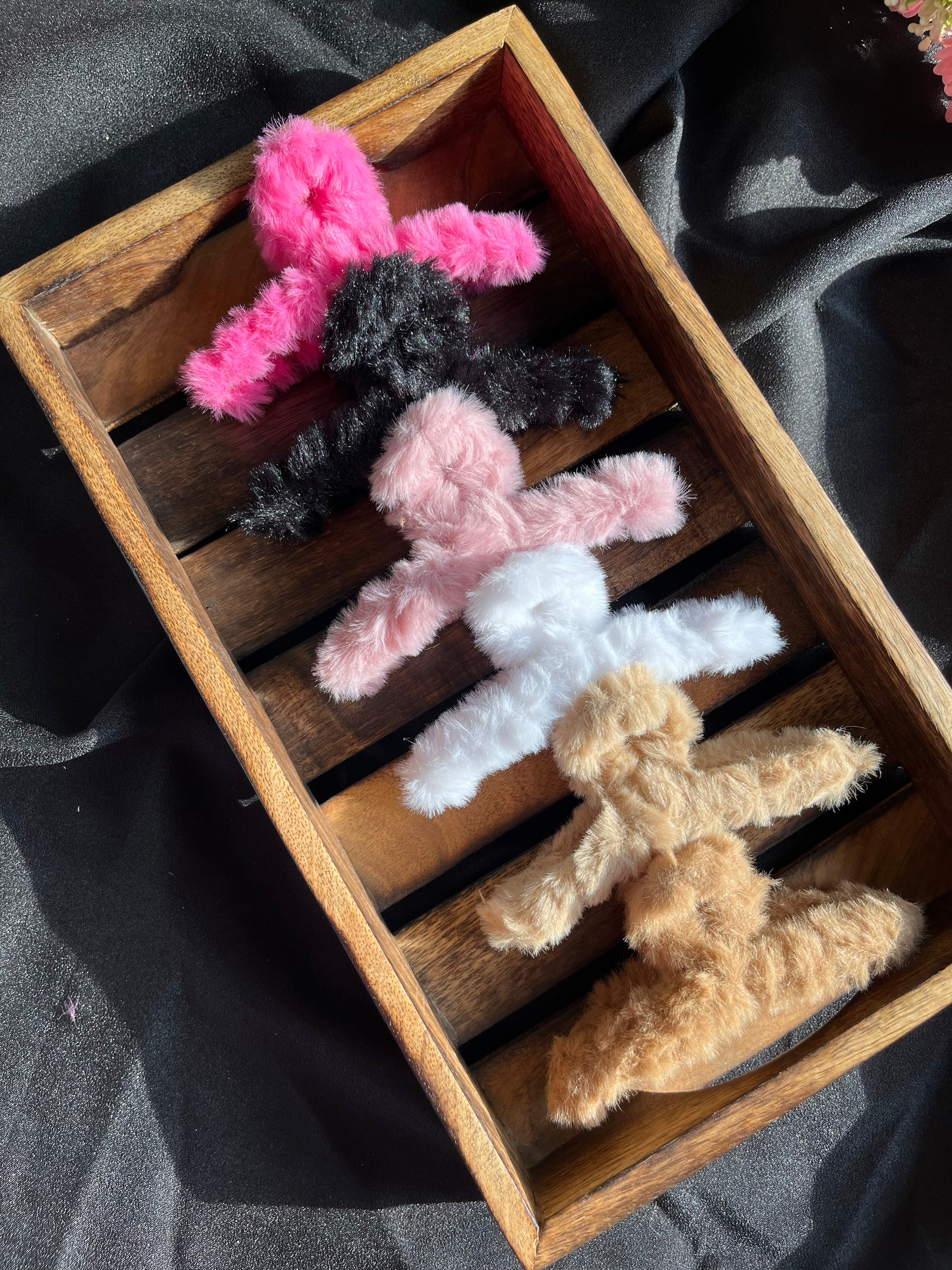 Furry claw clip