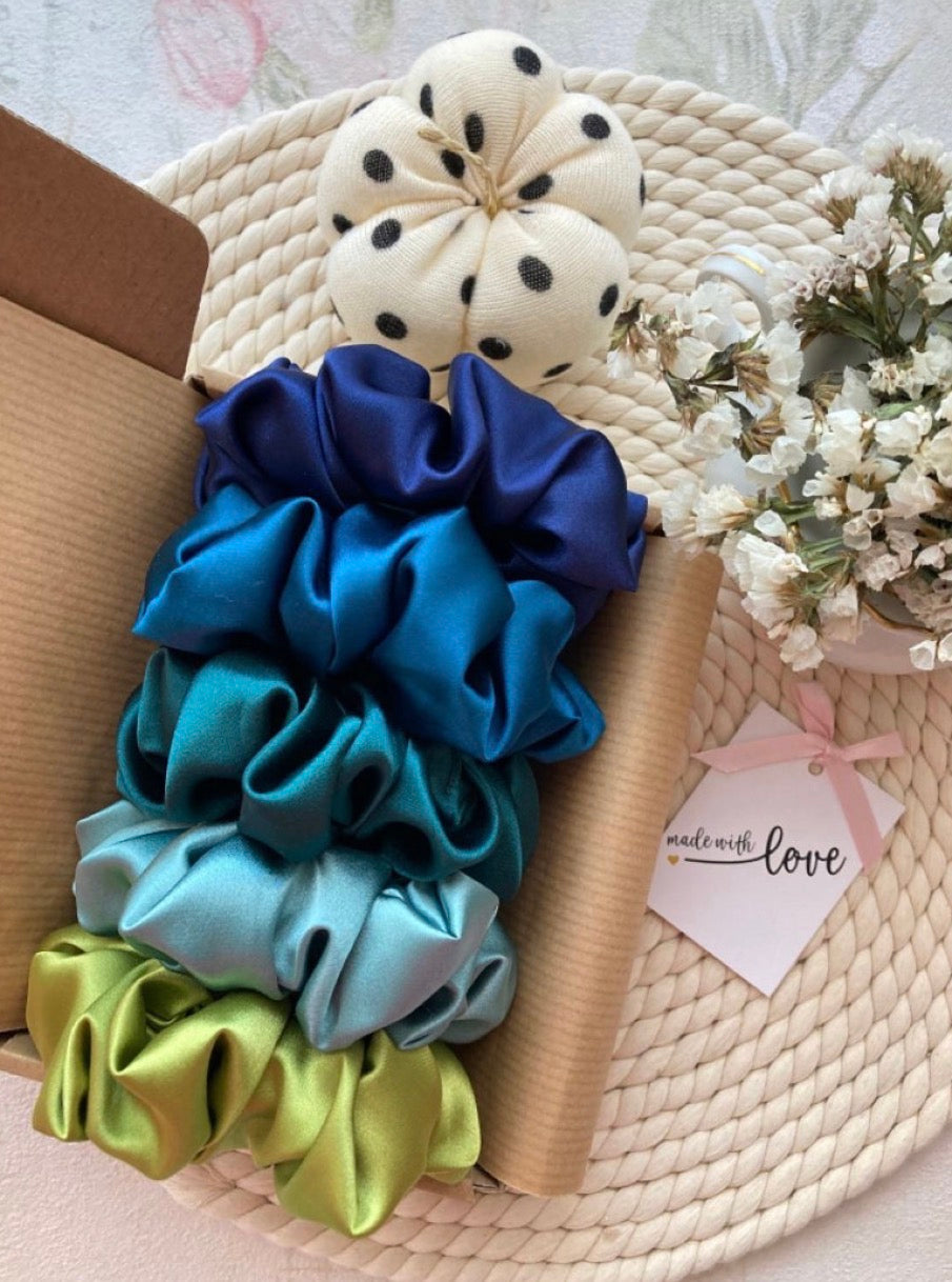 Set of 5 fluffy Scrunchies