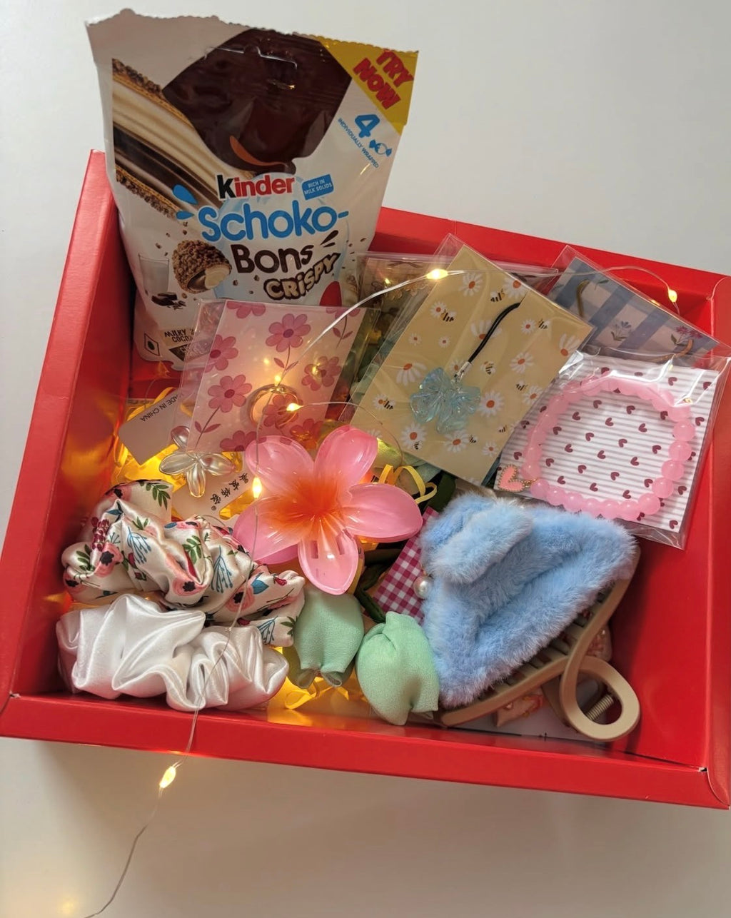 Budget friendly premium gift hamper (jewellery,bows etc)
