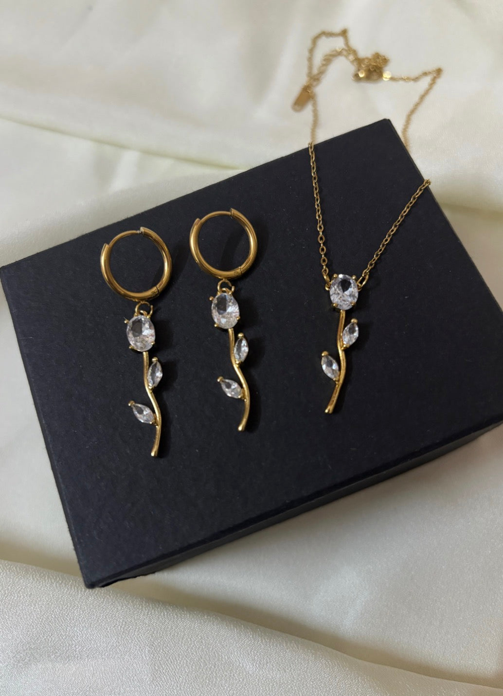 White Tulip Necklace (Anti - Tarnish)