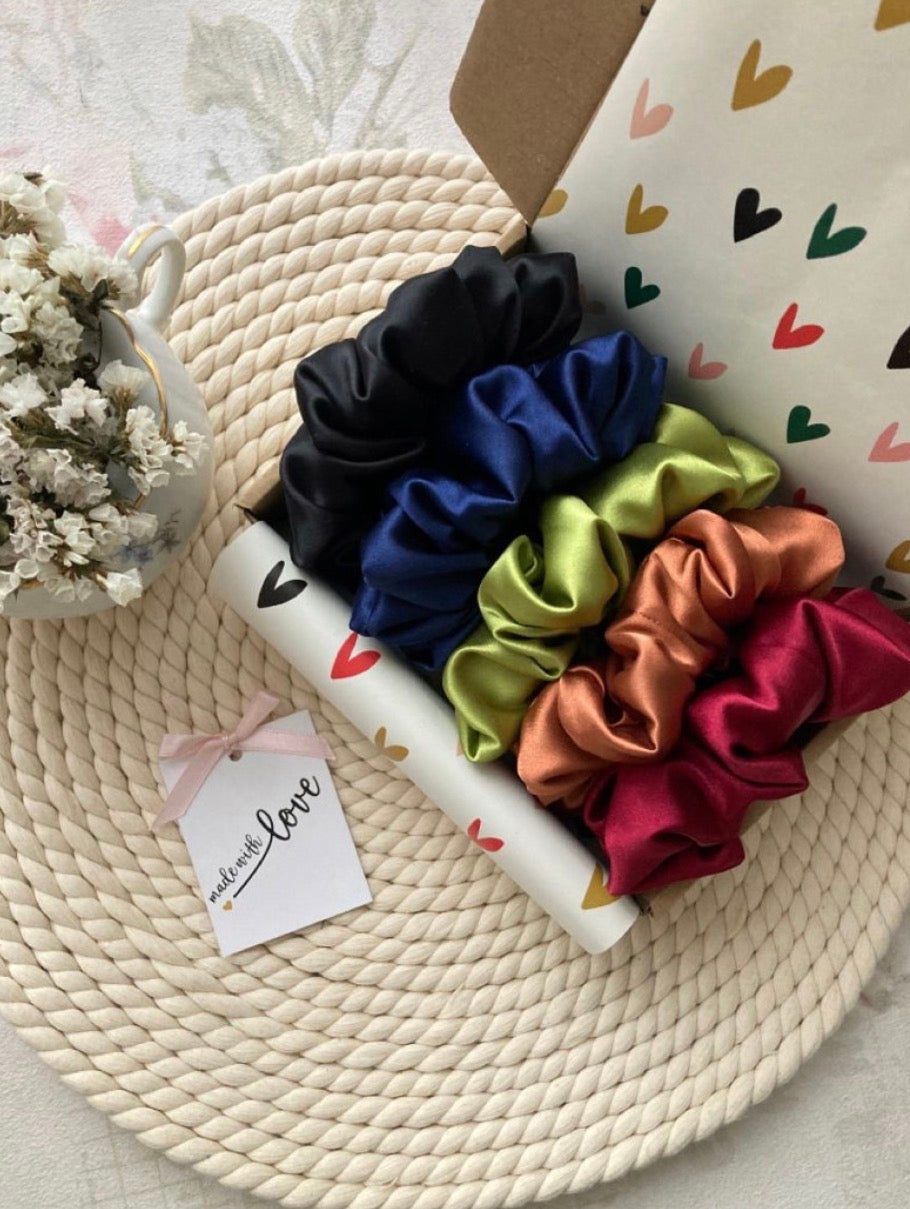 Set of 5 fluffy premium scrunchies